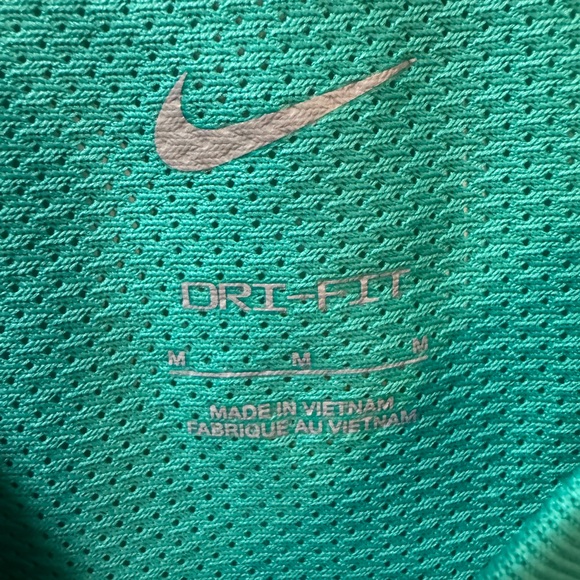 Nike Dri-Fit T-Shirt.  Size M Kids. New with tags. - Picture 3 of 4